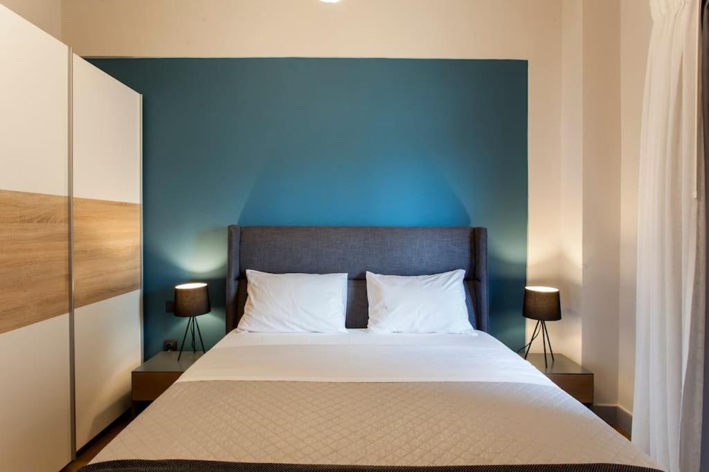 Minimal Loft Art With Sea View Over Heraklion Harbour Exterior photo