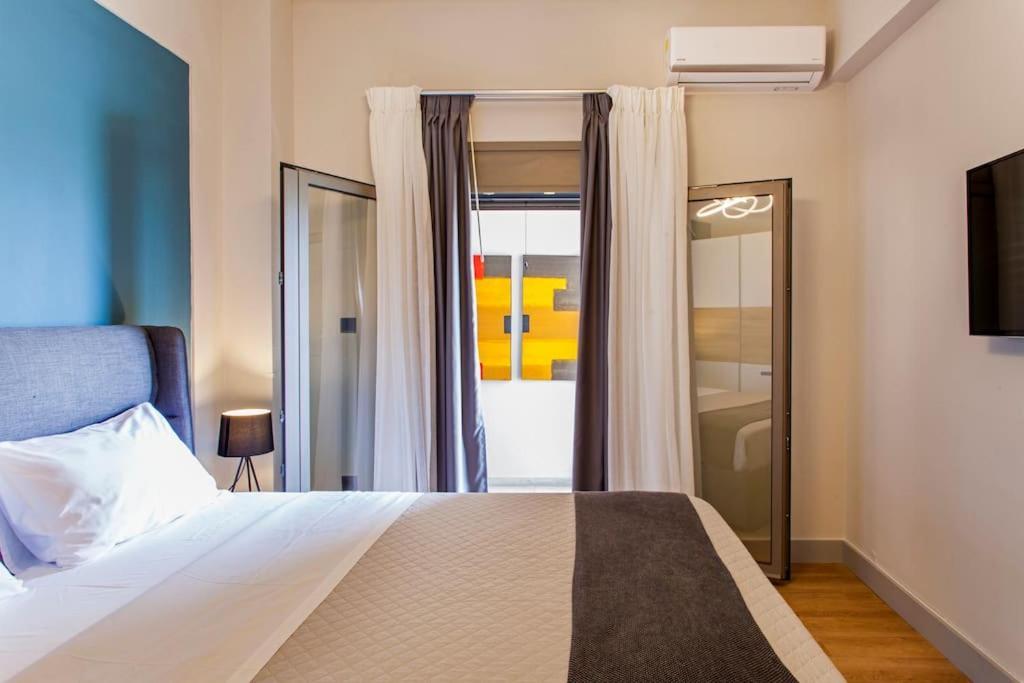 Minimal Loft Art With Sea View Over Heraklion Harbour Exterior photo