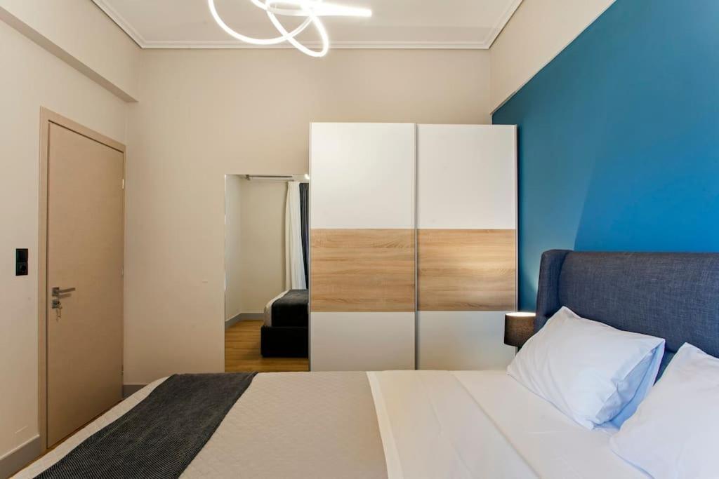 Minimal Loft Art With Sea View Over Heraklion Harbour Exterior photo