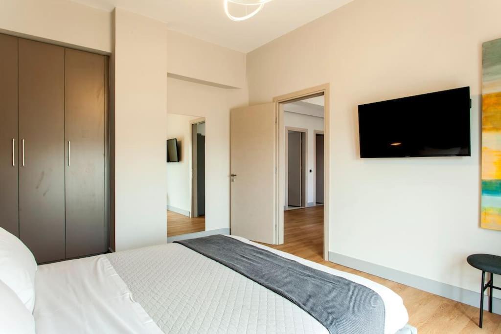 Minimal Loft Art With Sea View Over Heraklion Harbour Exterior photo
